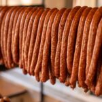 Tradiția gastronomică românească: Cum să faci cei mai delicioși cârnați de casă