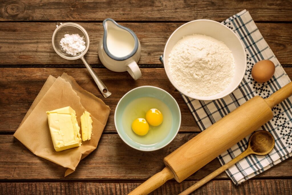 ingrediente pentru reteta traditionala de pasca cu branza pe masa rustica