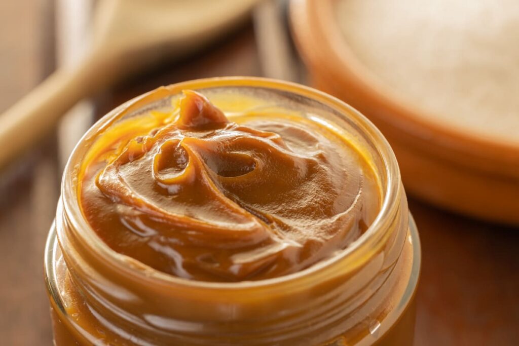 borcan cu dulce de leche facut in casa