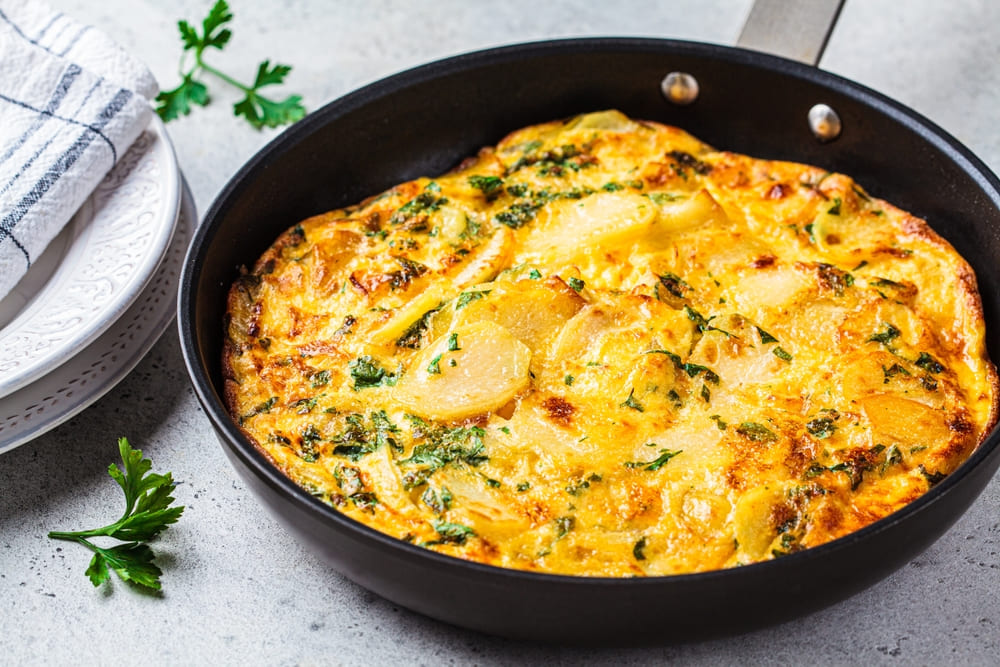 Frittata cu cartofi gatita la tigaie