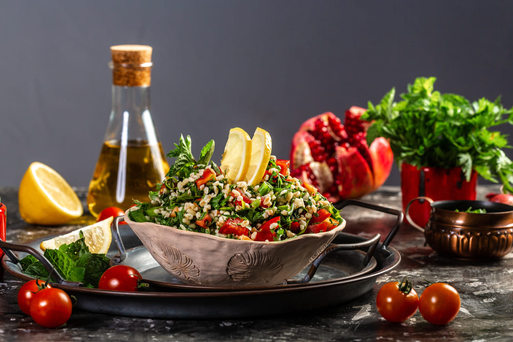 O farfurie cu salata tabbouleh libaneza
