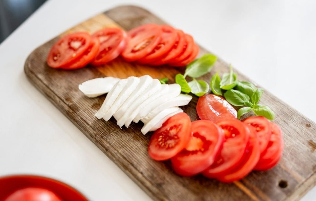 prepararea pas cu pas a salatei Caprese
